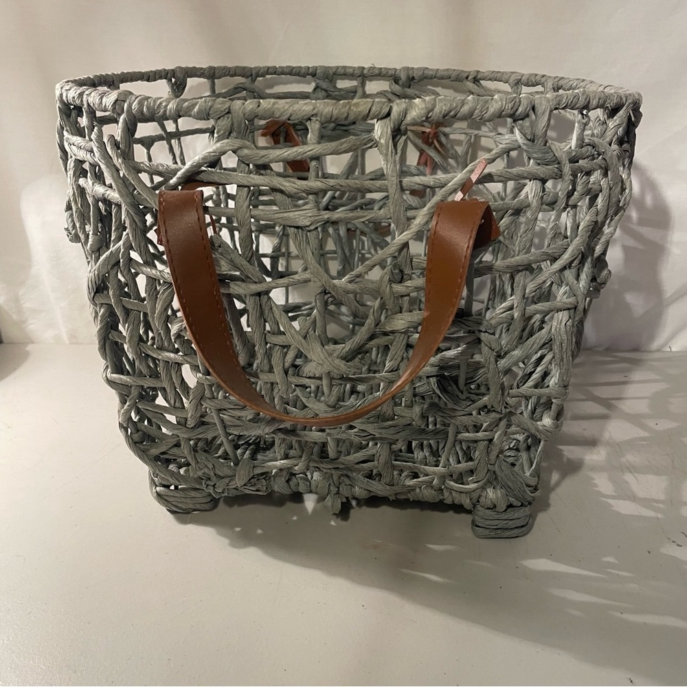 Woven gray Basket with brown Leather Handles width 14” deep 11” 4 metal feet - Picture 5 of 7